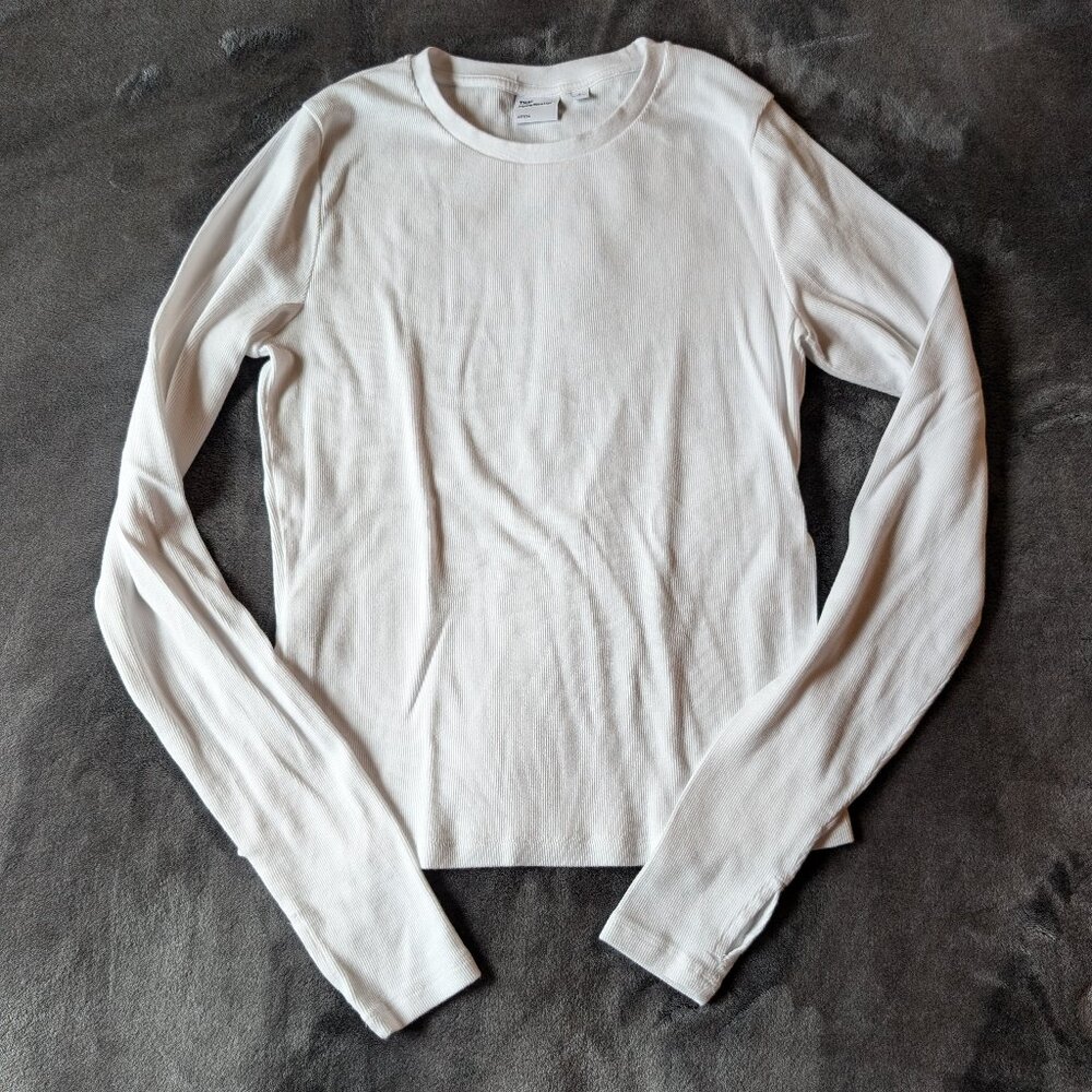 Aritzia TNA HomeStretch Crew Thumbhole Longsleeve in White